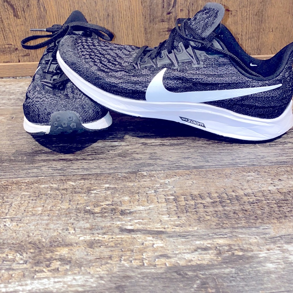 Men’s Nike zoom running shoes size 10 in excellent condition!’